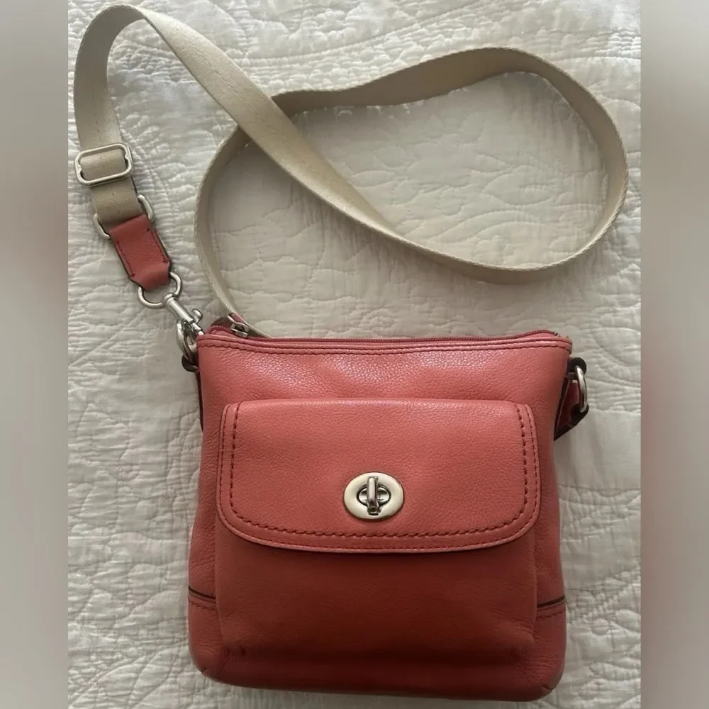 Coach Designer Vintage Peach Coral Park Leather Swingpack crossbody Turnlock bag